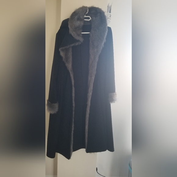 Women's coat ..with a hoodworn only once..large size..35 cotton,75 - Picture 2 of 3